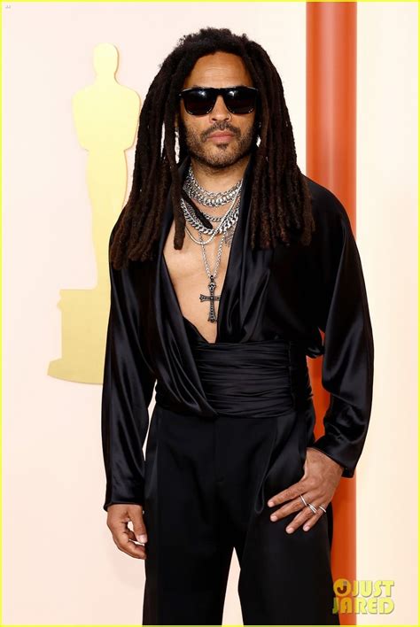 Lenny Kravitz stunning performance at MTV 2024 .